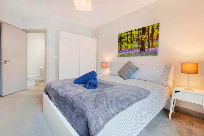 2 Bedroom Flat To Rent In Narrow Quay, Bristol, BS1