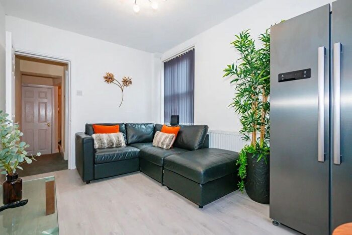 2 Bedroom Flat To Rent In Sumner Road, London, SE15