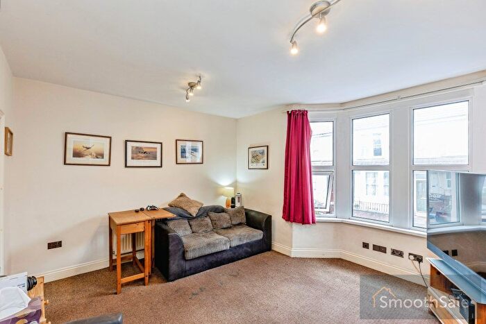 2 Bedroom Flat For Sale In Friezewood Road, Bristol, BS3