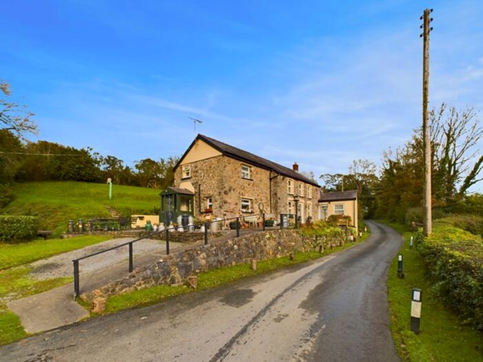 4 Bedroom Detached House For Sale In Meidrim, Carmarthen, SA33