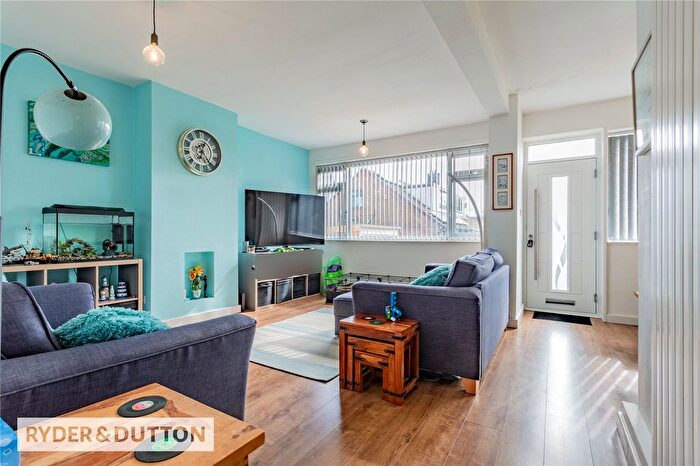 4 Bedroom Semi-detached House For Sale In Queensgate Drive, Royton, Oldham, Greater Manchester, OL2