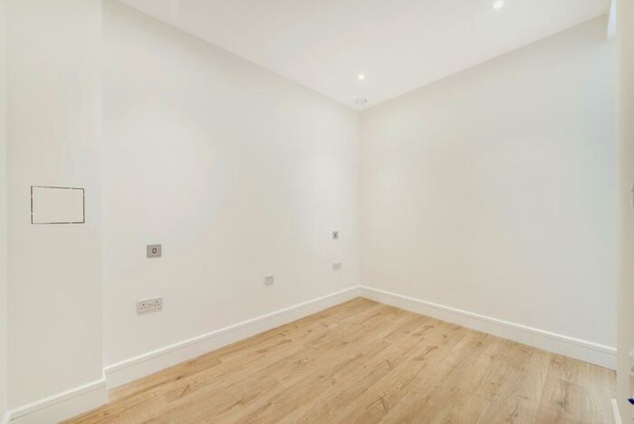 1 Bedroom Flat To Rent In Piazza Walk London, E1
