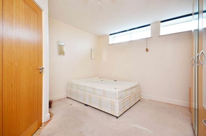 2 Bedroom Flat To Rent In Romford Road, Stratford, London, E15