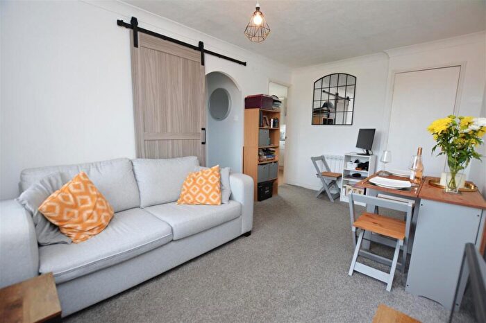 1 Bedroom Flat For Sale In Longfield Drive, Mitcham, CR4