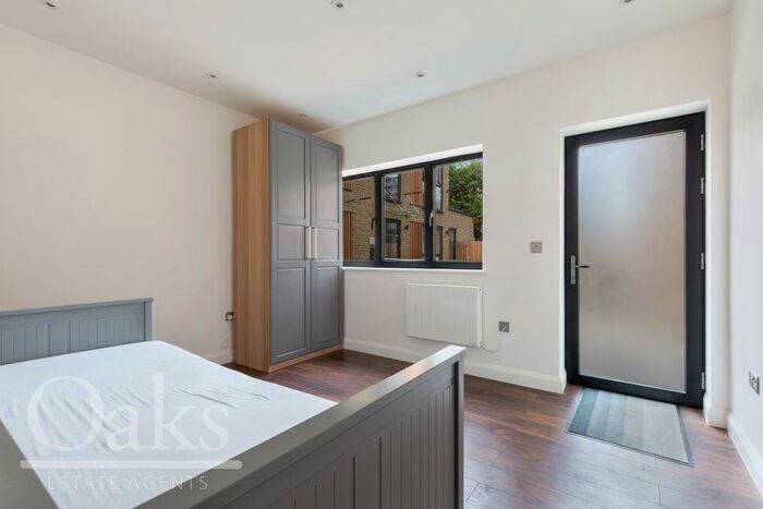 Flat To Rent In Frith Road, Croydon, CR0