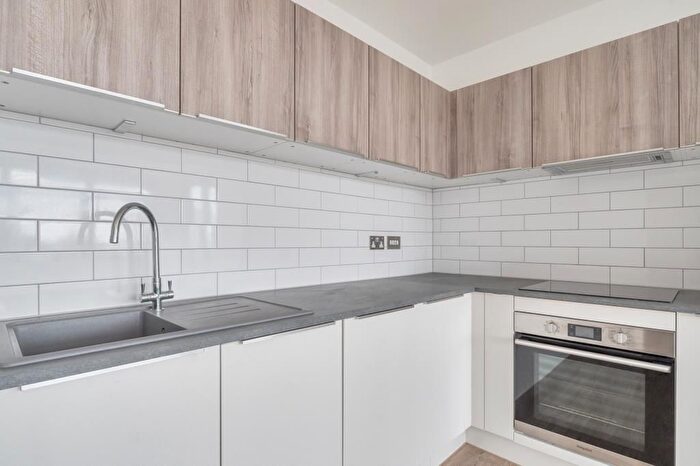 1 Bedroom Flat To Rent In London Road, Staines-Upon-Thames, TW18