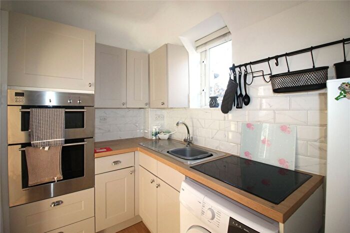 1 Bedroom Flat To Rent In Dashwood Road, Gravesend, Kent, DA11