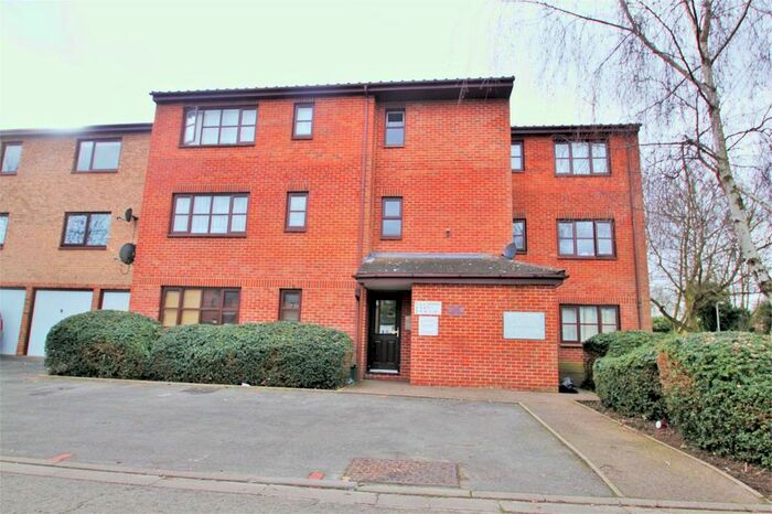 Studio To Rent In Waterside, Uxbridge, UB8