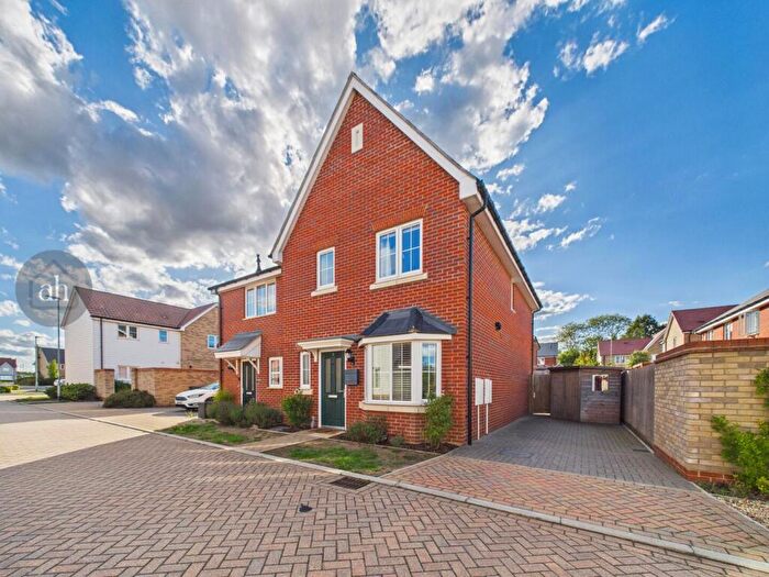 3 Bedroom Semi-Detached House For Sale In Farrow Close, Elmswell, IP30