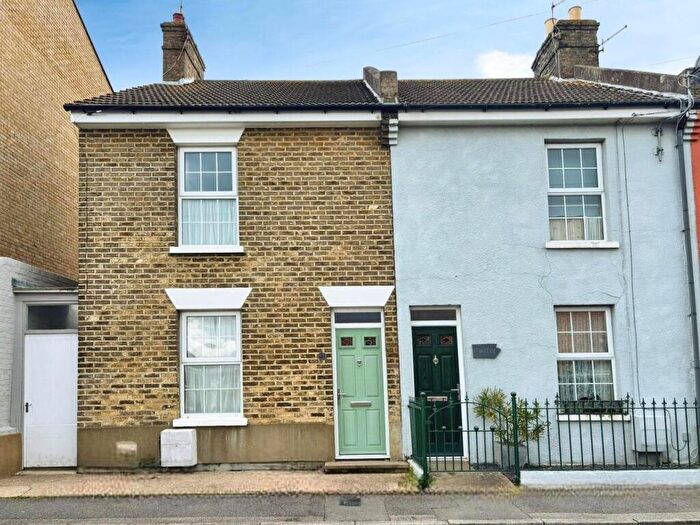 2 Bedroom End Of Terrace House For Sale In Golf Road, Deal, Kent, CT14