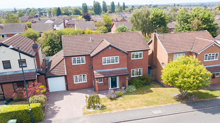 6 Bedroom Detached House For Sale In Thornhill Drive, Nuneaton, Warwickshire, CV11