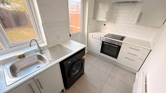 2 Bedroom End Of Terrace House To Rent In Linslade Close, Hounslow, TW4