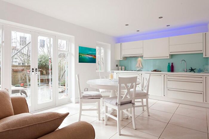 3 Bedroom Terraced House For Sale In St Marys Square, Brighton, BN2