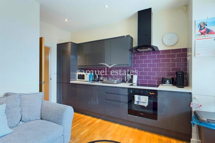 2 Bedroom Flat To Rent In Haydons Road, Wimbledon, SW19
