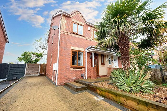 3 Bedroom Semi Detached House For Sale In Whimberry Close, Salford, M5