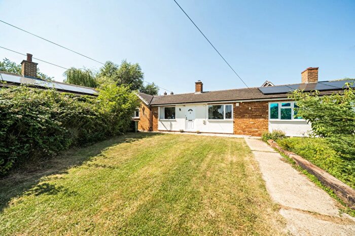 3 Bedroom Bungalow For Sale In College Crescent, Oakley, Aylesbury, HP18