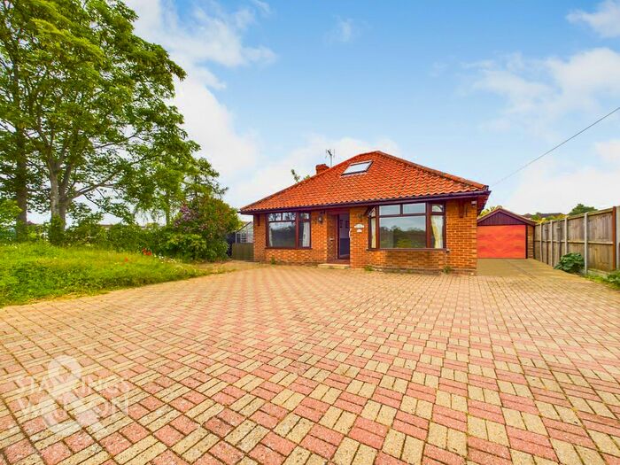 3 Bedroom Chalet To Rent In Hillside Road East, Bungay, NR35