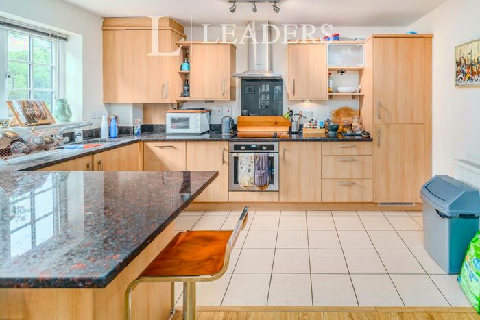 2 Bedroom Apartment To Rent In Nexus Court, AL1