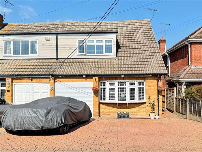 3 Bedroom Semi-Detached House For Sale In Hadleigh, SS7
