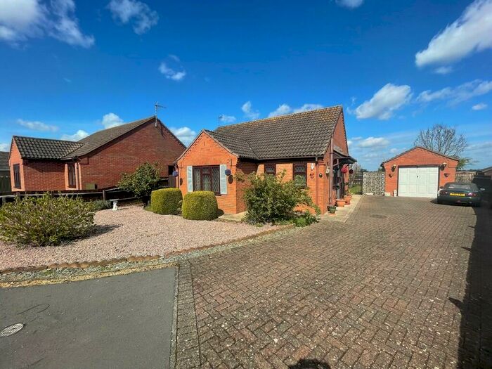 2 Bedroom Detached Bungalow For Sale In Oaktree Close, Gosberton, PE11