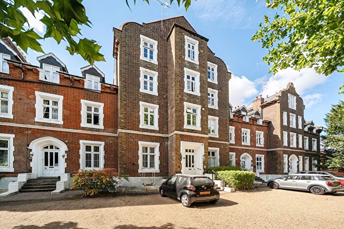 1 Bedroom Flat For Sale In Upton Park, Slough, Berkshire, SL1