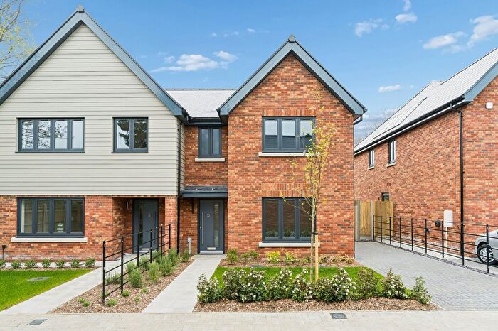 3 Bedroom Semi Detached House For Sale In Turnpike Lane, Ickleford, Hitchin, SG5