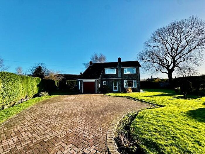 3 Bedroom Detached House For Sale In Millstone Poplars Lane Legbourne Louth, LN11