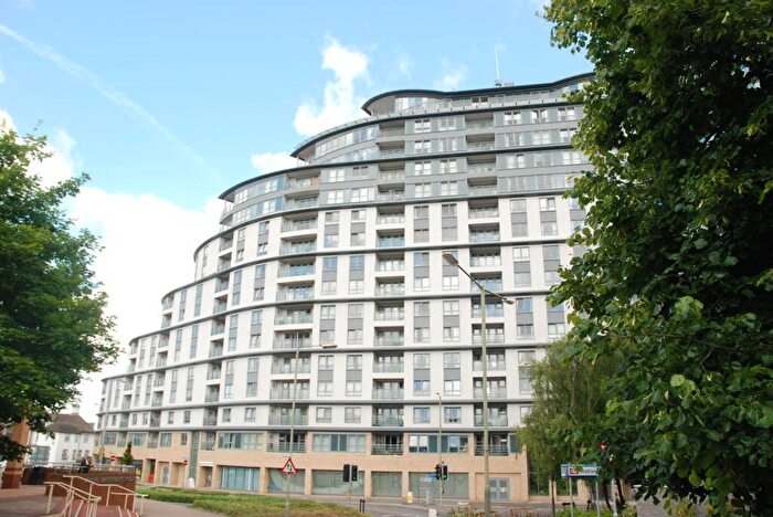 1 Bedroom Flat To Rent In Station Approach, Woking, GU22