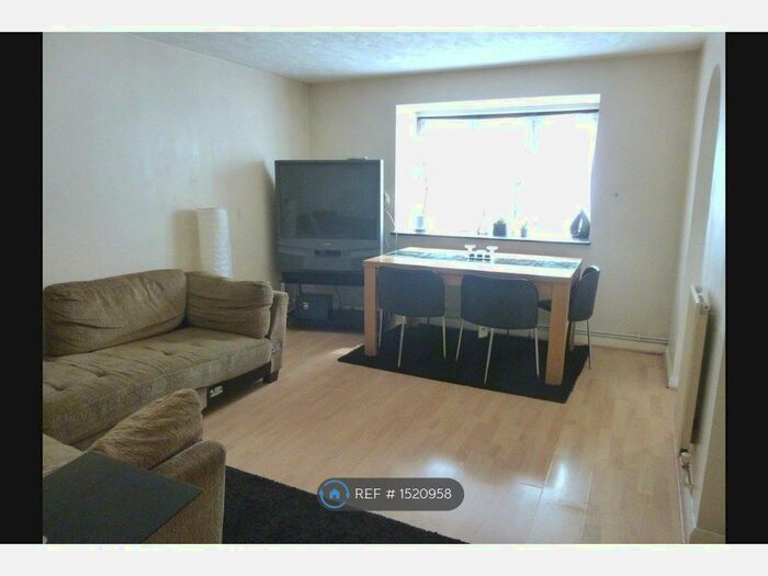 2 Bedroom Flat To Rent In Oakmead Place, London, CR4