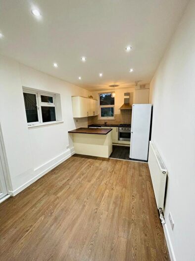 2 Bedroom Apartment To Rent In Sketty Road, Enfield, EN1