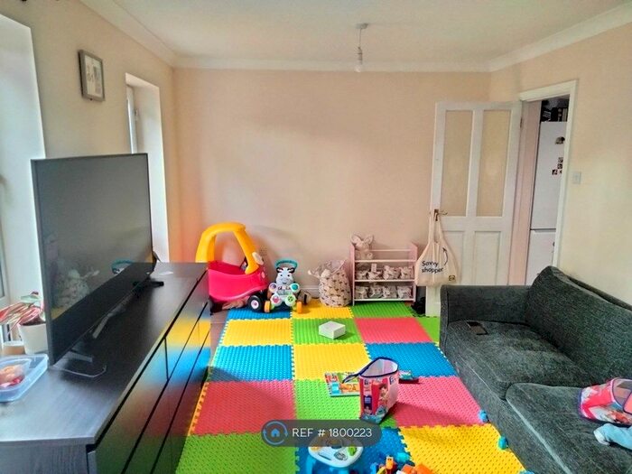 3 Bedroom Terraced House To Rent In Outfield, Bretton, Peterborough, PE3