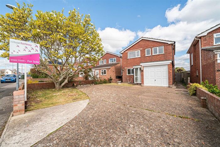 3 Bedroom Detached House For Sale In Goldcroft Road, Weymouth, DT4