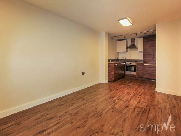 2 Bedroom Flat To Rent In Trs Apartments, The Green, Southall UB2
