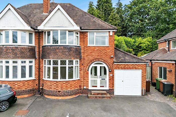 3 Bedroom Semi-Detached House For Sale In Greswolde Road, Solihull, B91