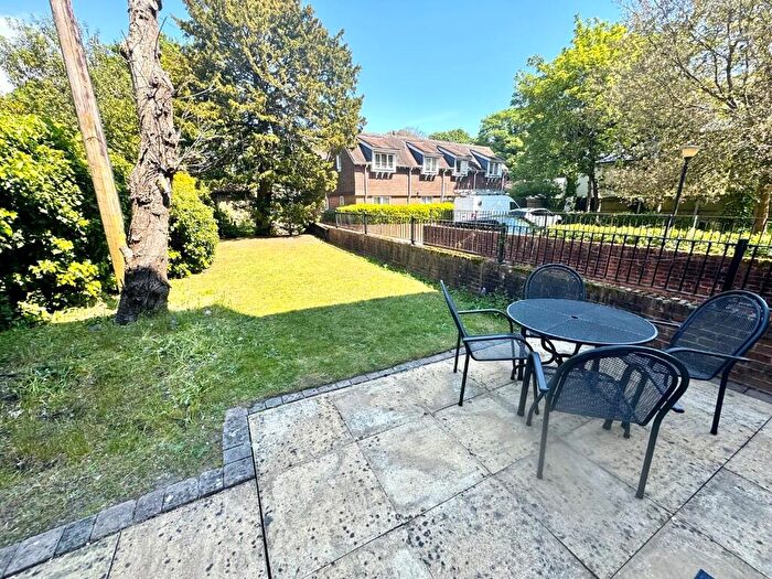 2 Bedroom Flat For Sale In Grove Road, Bournemouth, Dorset, BH1
