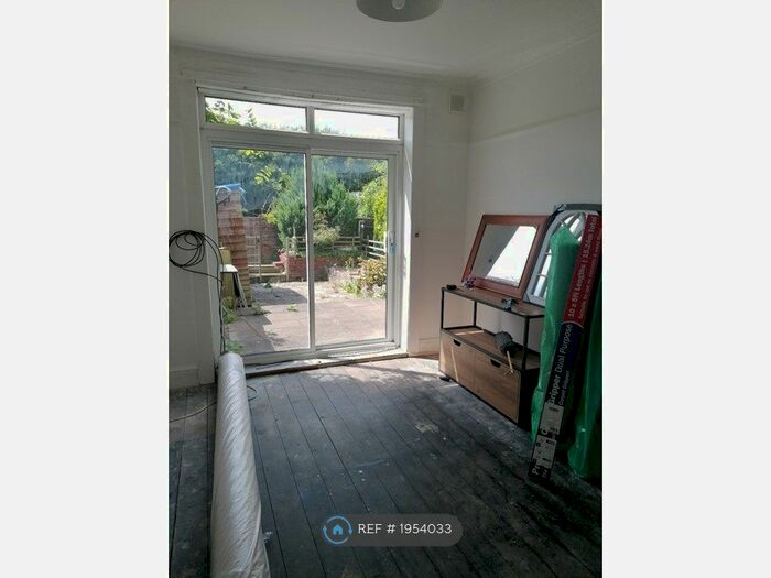 1 Bedroom Flat To Rent In West Road, Bournemouth, BH5