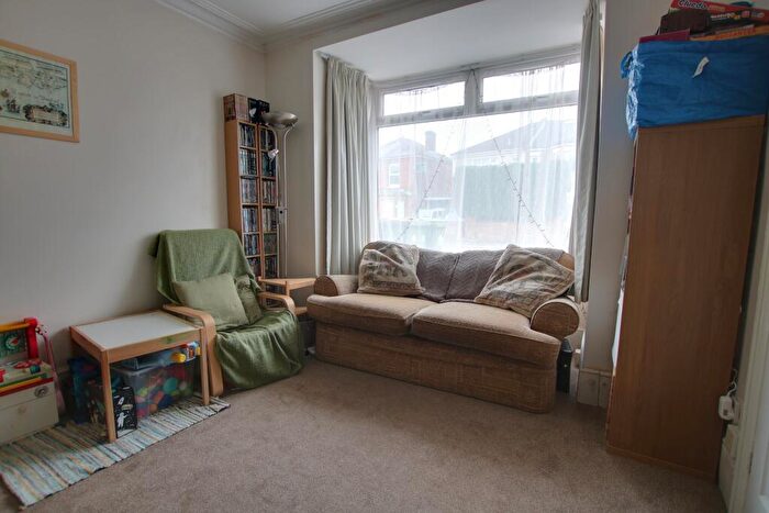 3 Bedroom Semi-Detached House For Sale In St Denys, Southampton, SO17