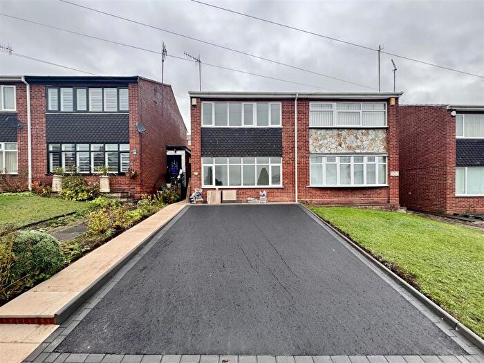3 Bedroom Semi-Detached House To Rent In Halesowen Road, Cradley Heath, B64