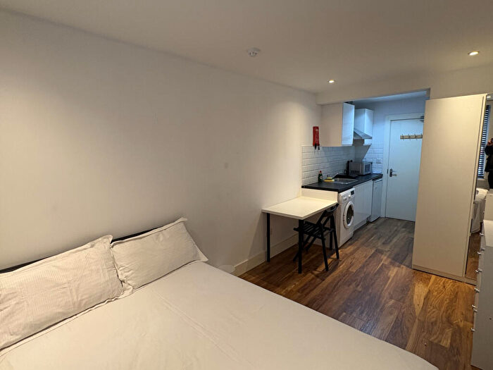 Studio To Rent In , Kingsland Road, London, London, London, E2