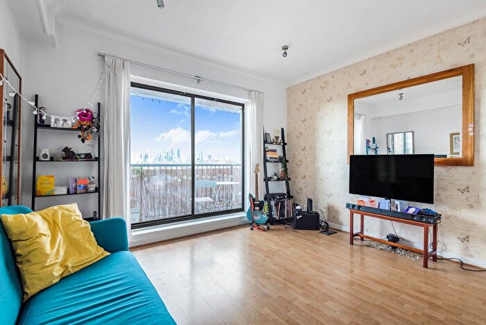 1 Bedroom Flat To Rent In New Cross Road, London, SE14