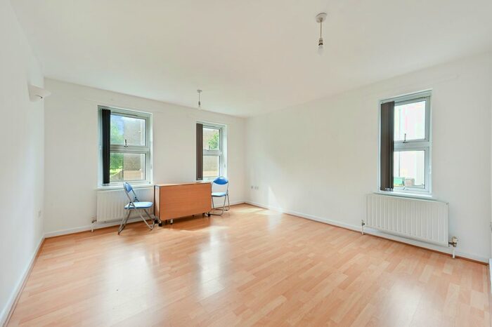 2 Bedroom Flat To Rent In Carlyn House, SW19