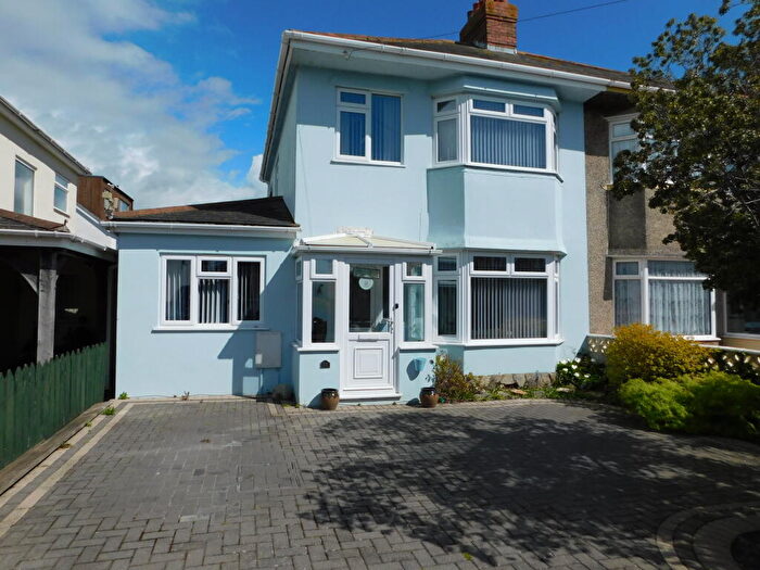 4 Bedroom Semi-Detached House For Sale In Kings Avenue, Christchurch, BH23