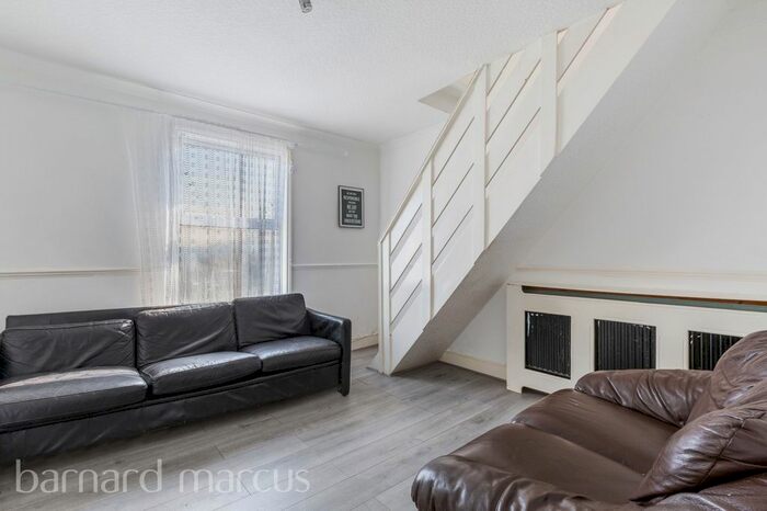 2 Bedroom Maisonette To Rent In Whitehorse Lane, London, SE25