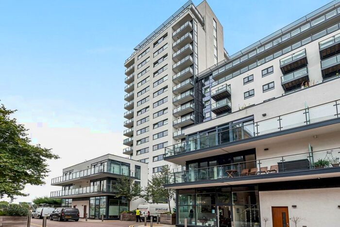 3 Bedroom Flat To Rent In Wharf Street London, SE8