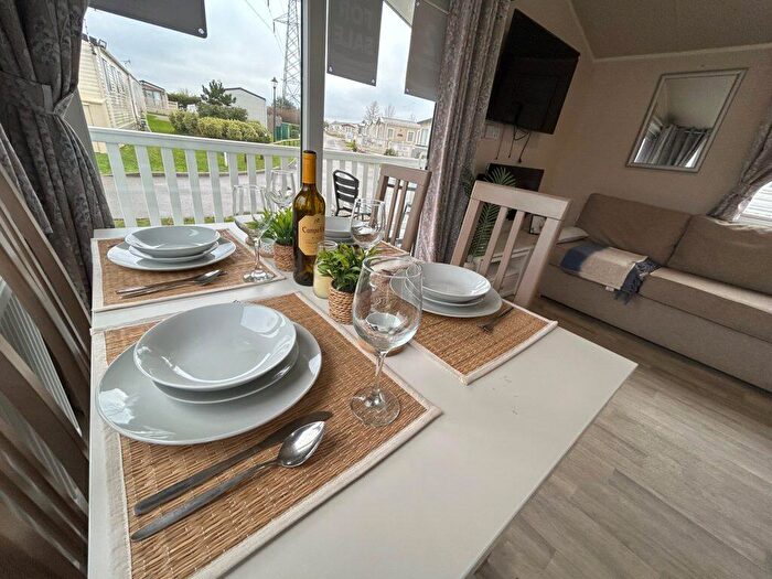 2 Bedroom Park Home For Sale In Birchington Vale Holiday Park, CT7