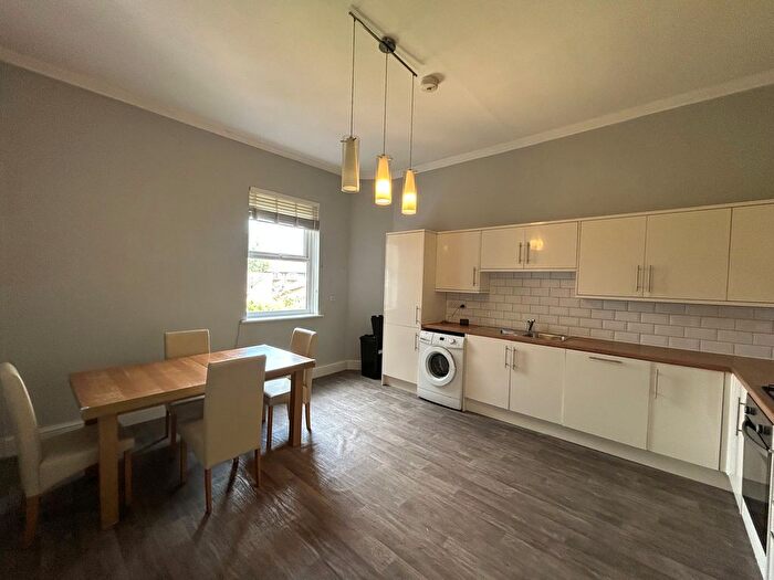 2 Bedroom Flat To Rent In Northenden Road, Sale, M33