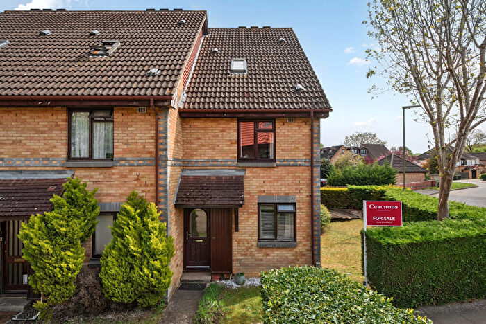 2 Bedroom Maisonette For Sale In Lawrence Close, Guildford, GU4