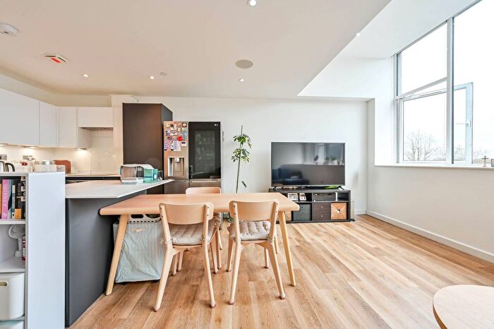 2 Bedroom Flat For Sale In Trinity Place, Chertsey Road, Woking, Woking, GU21