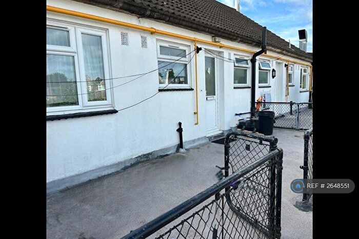 2 Bedroom Flat To Rent In Greenway Parade, Chesham, HP5