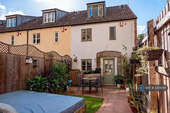 3 Bedroom Semi-Detached House To Rent In Rawlings Mill, Frome, BA11